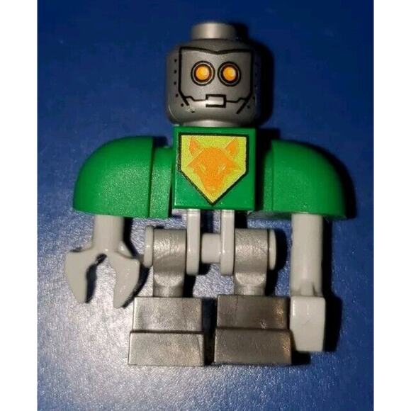 Lego Mini Figure Nexo Knights Aaron Bot Green Set #70355 Figure Only - Picture 4 of 8